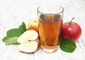 Яблочный напиток – старинный русский рецепт – в стакане фото