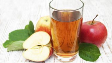 Яблочный напиток - старинный русский рецепт - в стакане фото